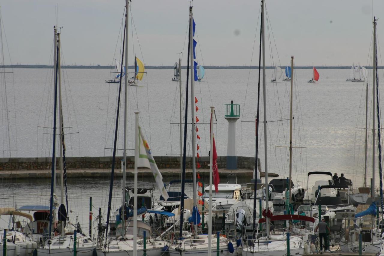 Le Vent Dans Les Voiles - Appartement Classe 4 Etoiles Mèze Dış mekan fotoğraf